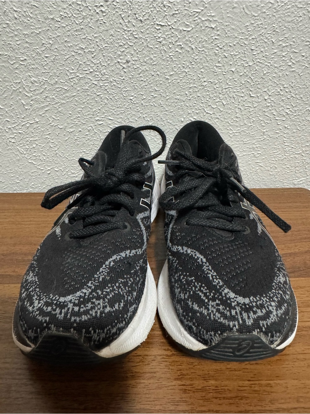 ASICS Women’s Gel-Kayano 29 Running Sneakers Black And White Size 6 Wide - Picture 3 of 8